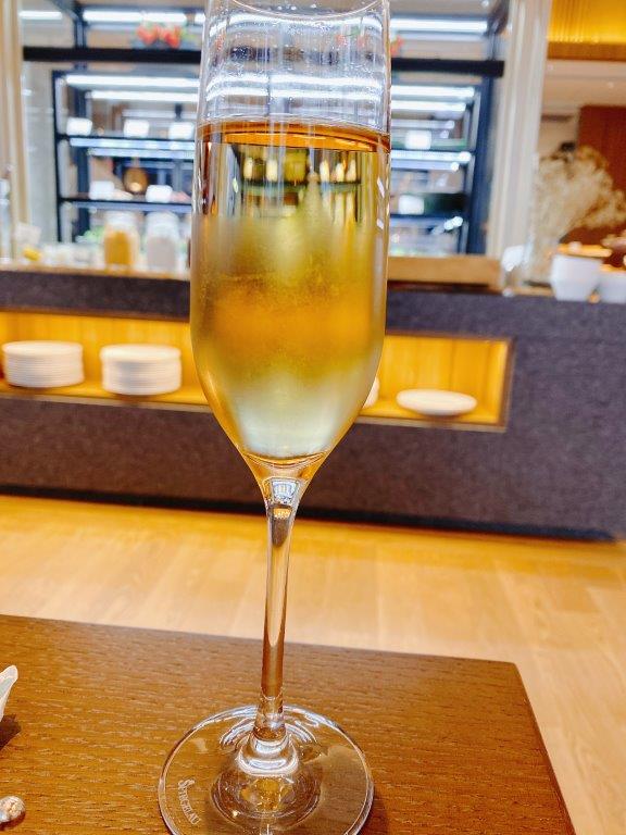 JWマリオットホテル奈良の朝食時に提供されるプラチナ特典のシャンパン