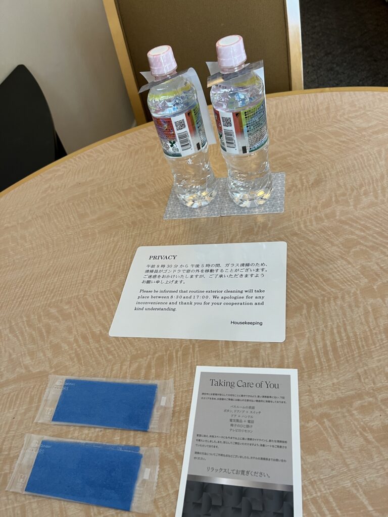 シェラトン都ホテル大阪のお水、マスク