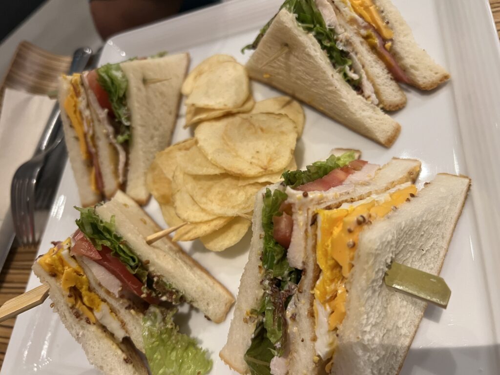 モクシー大阪本町のモクシーバーのサンドイッチ