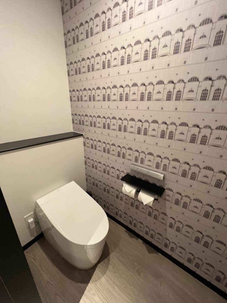 アロフト大阪堂島の部屋のトイレ