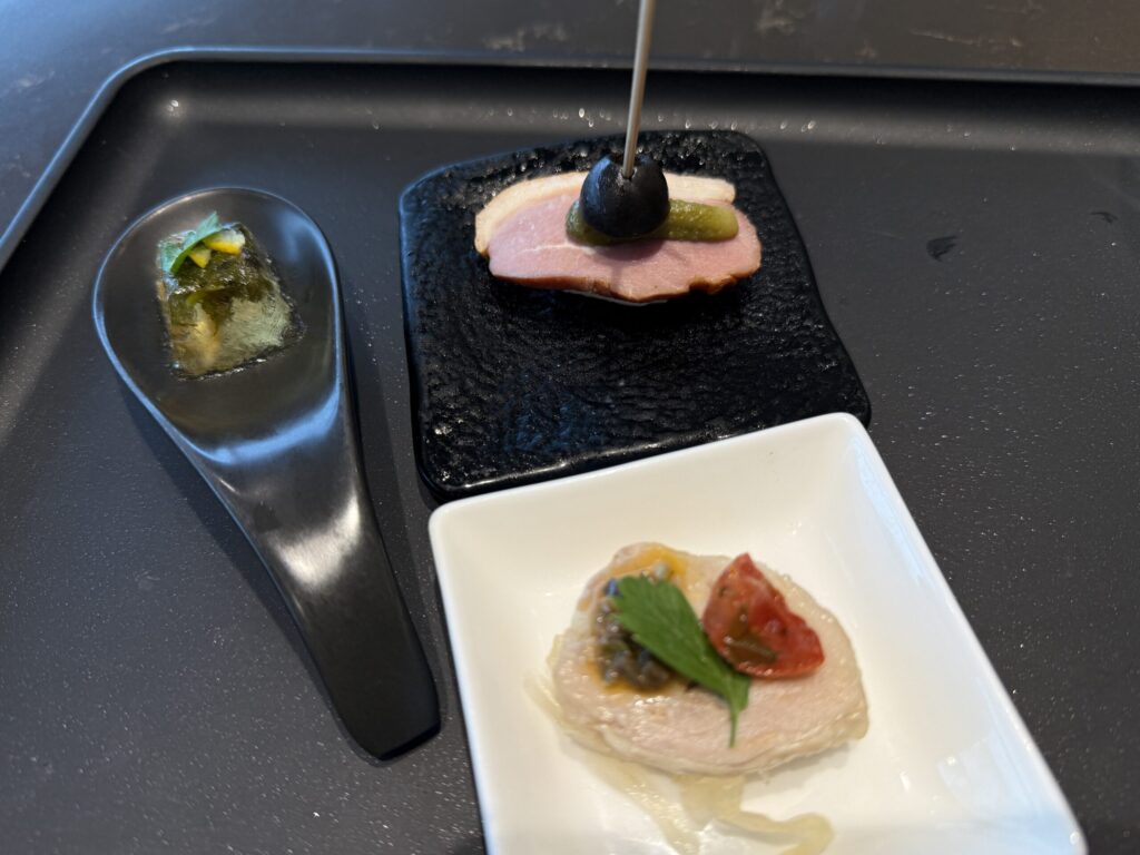 JAL first class lounge