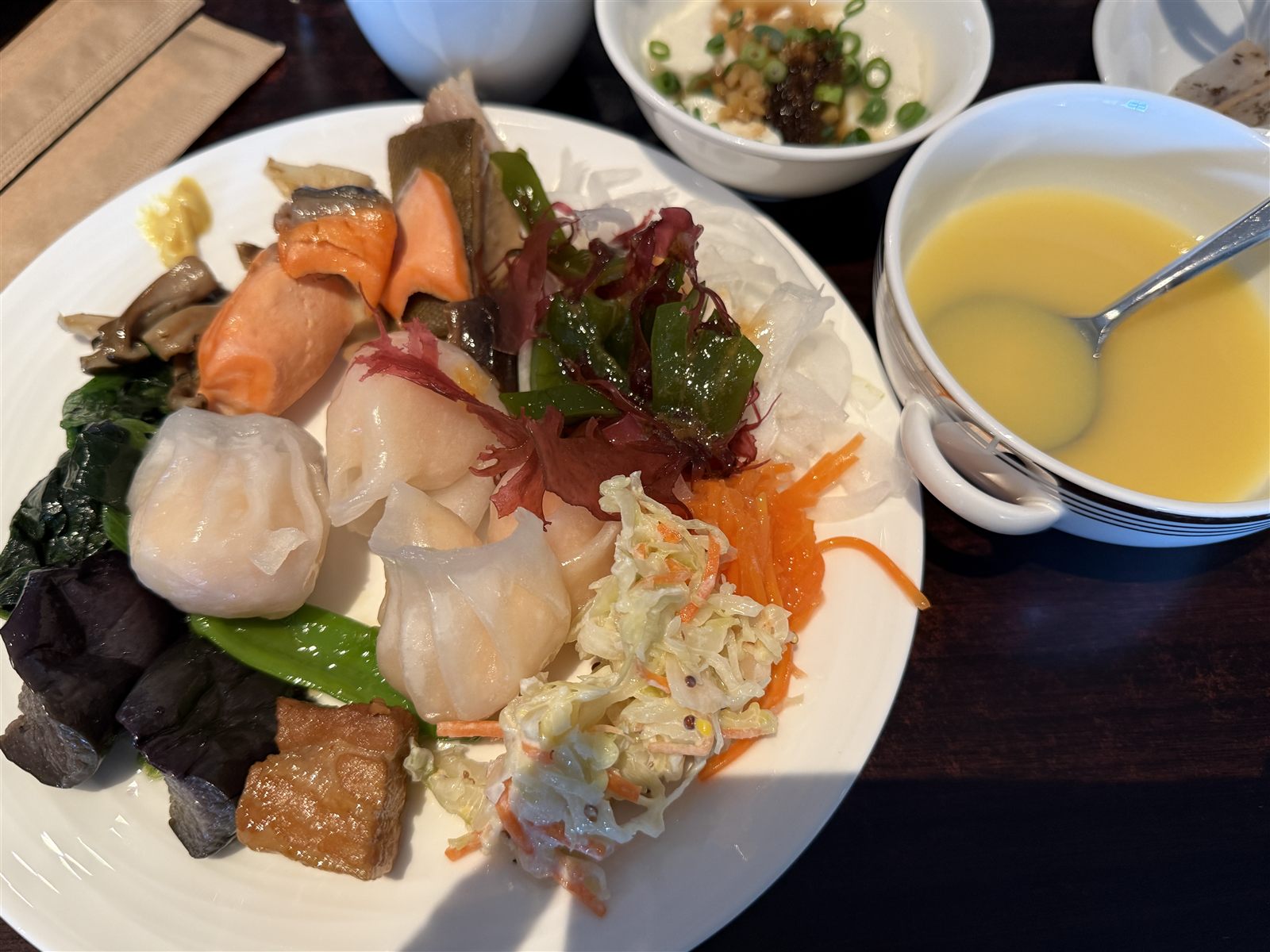 ウェスティンホテル仙台 朝食 実食 スモークサーモン 水餃子 和食小鉢 コーンスープ