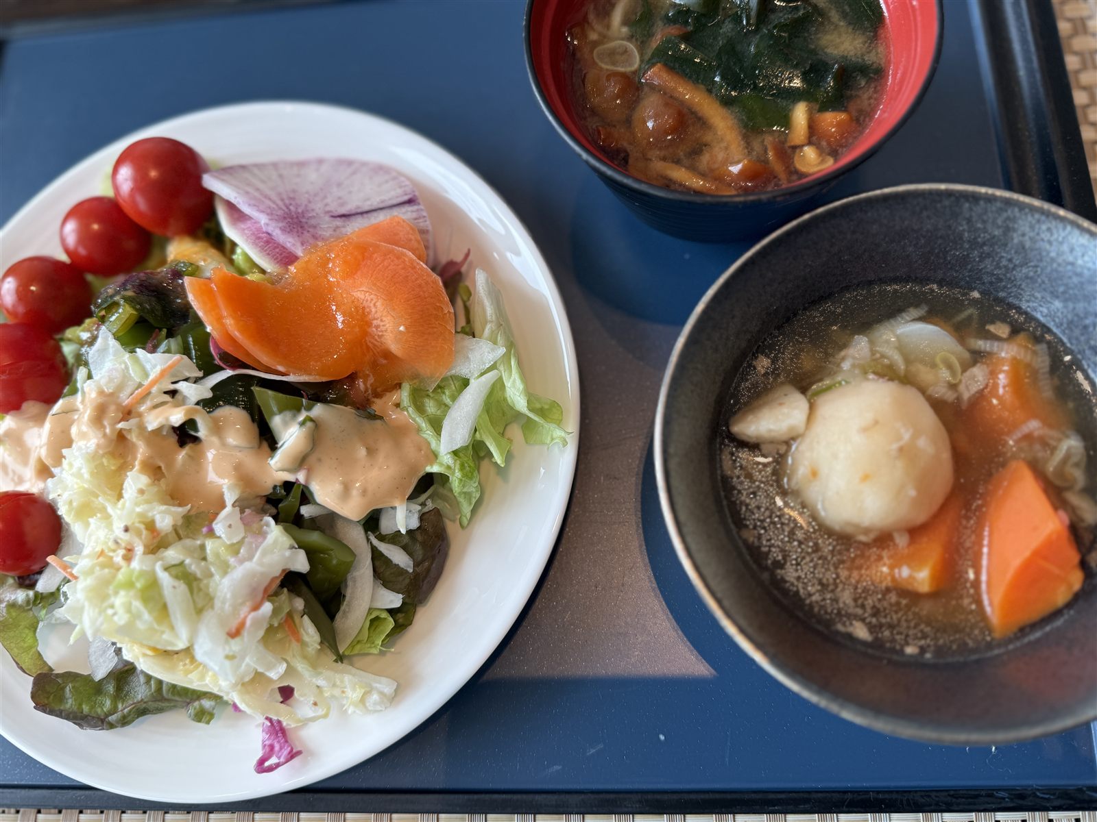 ウェスティンホテル仙台 朝食 実食 グリーンサラダ みそ汁 芋煮 里芋 牛肉 東北名物 郷土料理