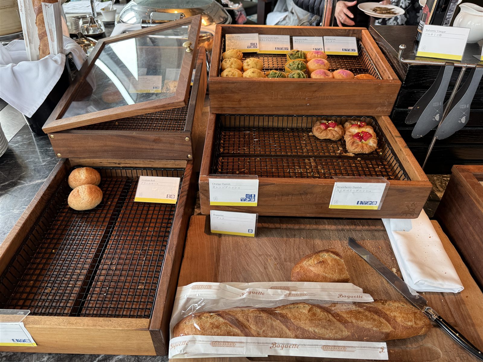 ウェスティンホテル仙台 朝食 パン バゲット マドレーヌ プチパン ロールパン