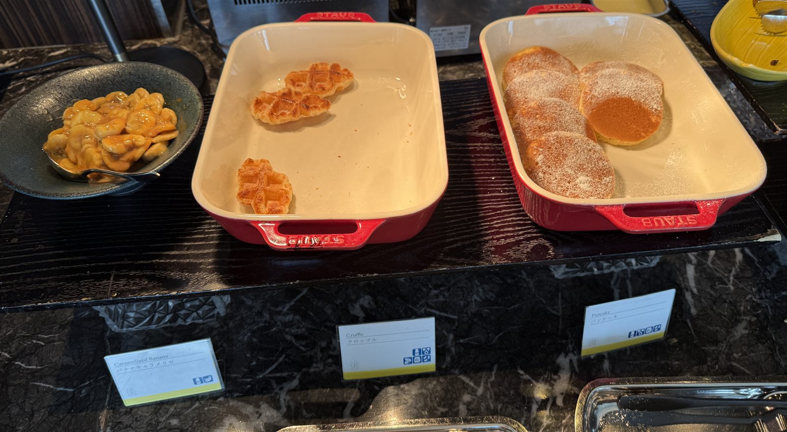 ウェスティンホテル仙台 朝食 ワッフル パンケーキ STAUBホーロー鍋 赤