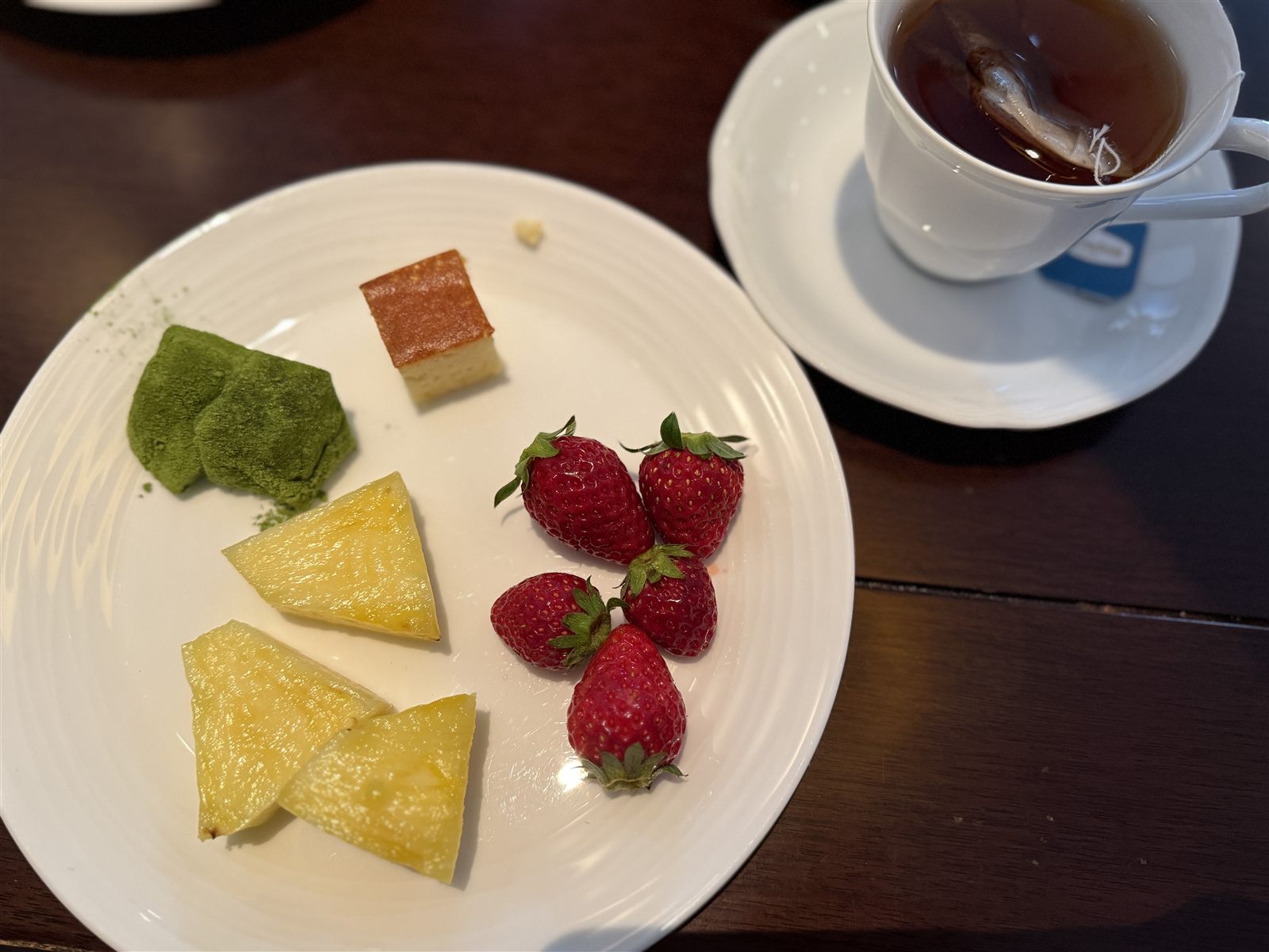 ウェスティンホテル仙台 クラブラウンジ アフタヌーンティー 抹茶ムースケーキ チーズケーキ フレッシュいちご カットパイナップル 紅茶