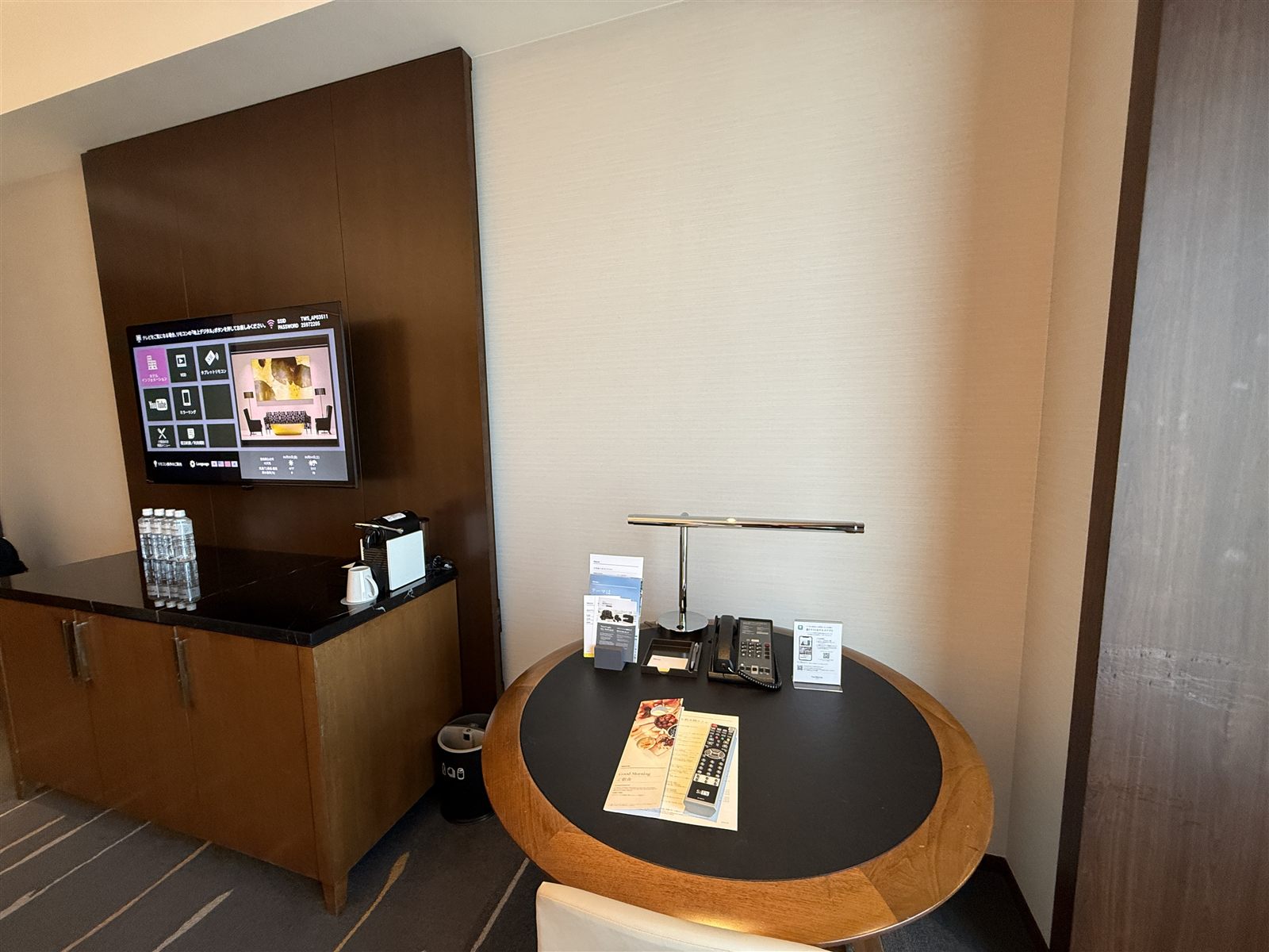 ウェスティンホテル仙台 客室 テレビ ネスプレッソ デスク 丸テーブル